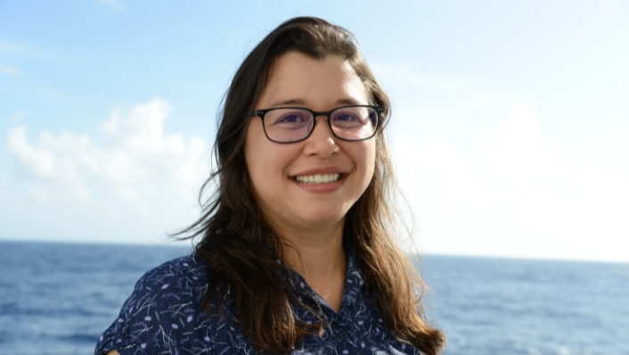 Portrait of oceanographer Jessica Benthuysen with ocean background