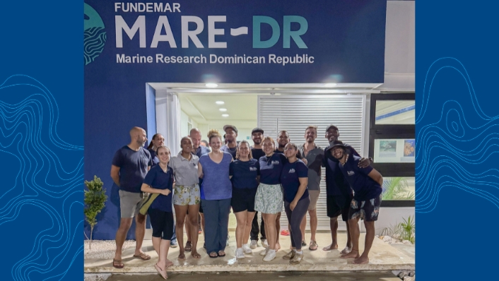 Scientists pose for group photo outside FUNDEMAR facility