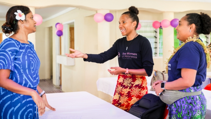 Animated discussion about marine science